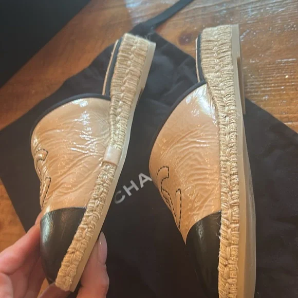 Chanel Black and Beige Mules with CC Design Sz 7 New w defects-store display - Picture 6 of 16